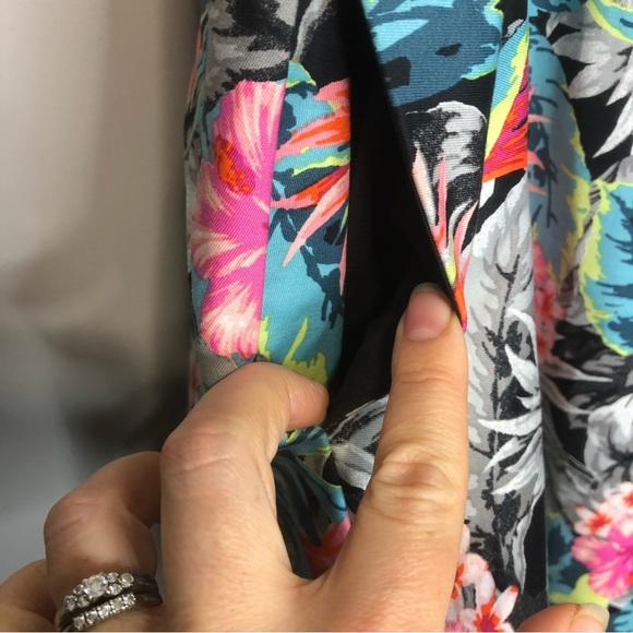 Guess Floral Sleeveless V-Neck Fit & Flare Mini Dress, Size 4 - Picture 4 of 12